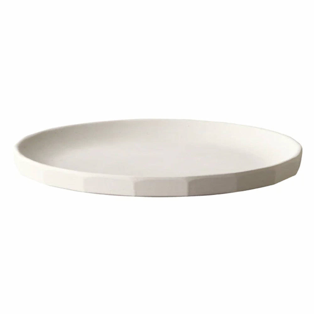 
                  
                    KINTO ALFRESCO plates (available in beige and black) provide an elevated dining experience with beautifully finished, lightweight, indestructible bamboo. 
                  
                